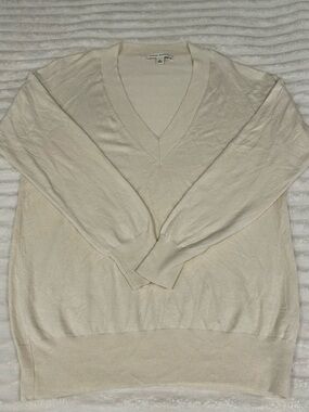 Banana Republic Cream V-neck Silk Sweater Large